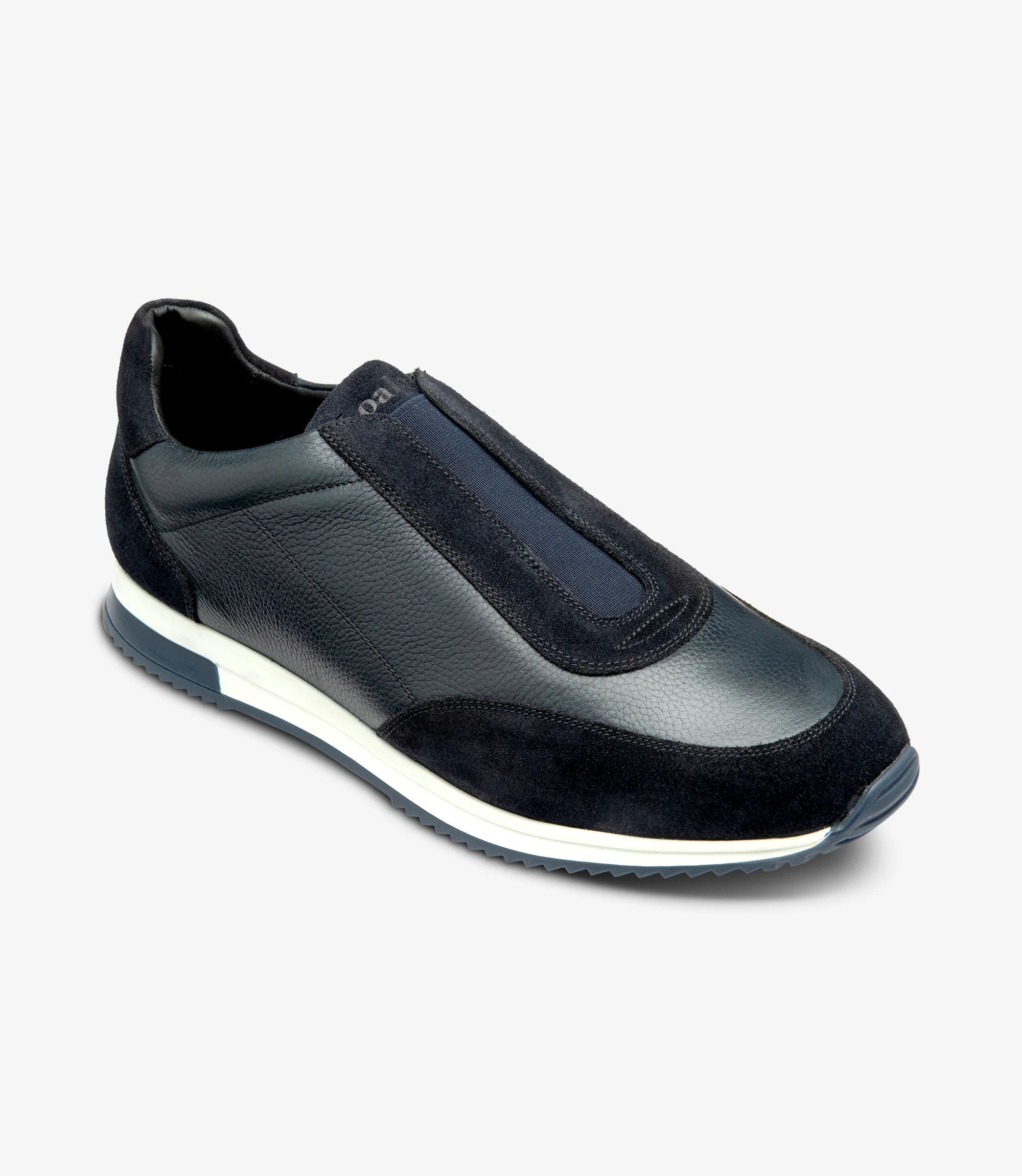 featuring rubber soles | Side View trainer